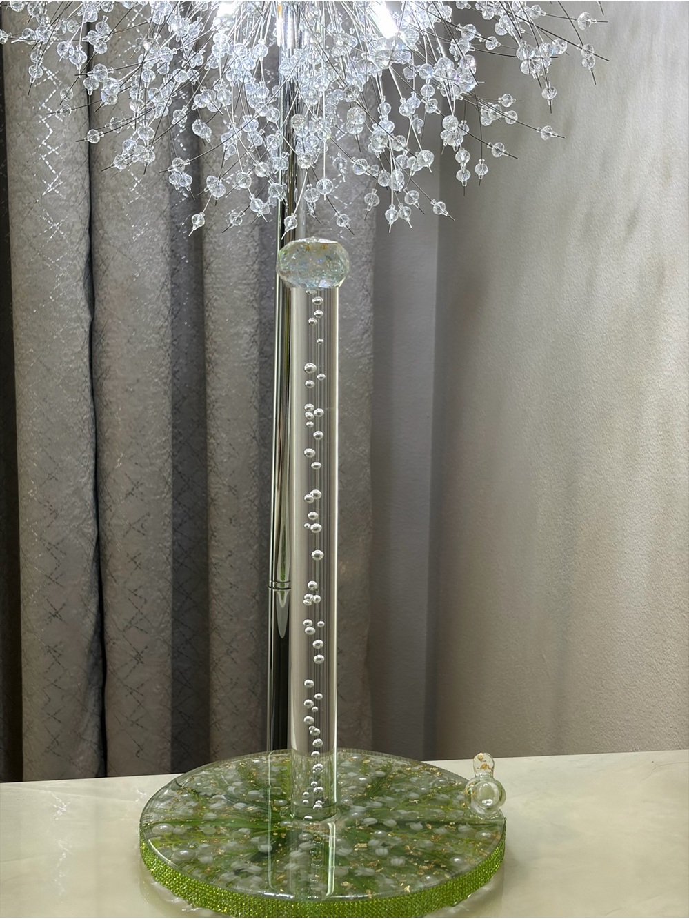 Resin paper towel holder countertop